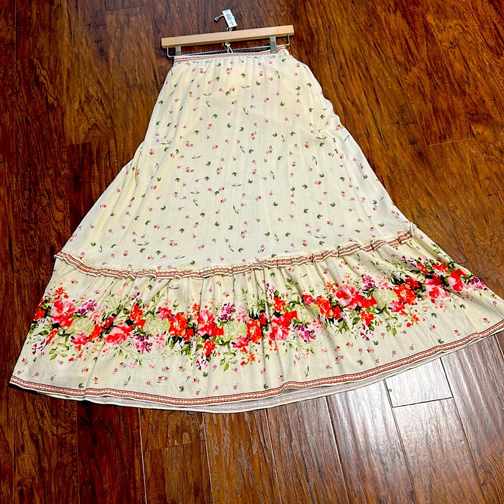 NWT Max Studio London Chic Floral Cream Maxi Skirt